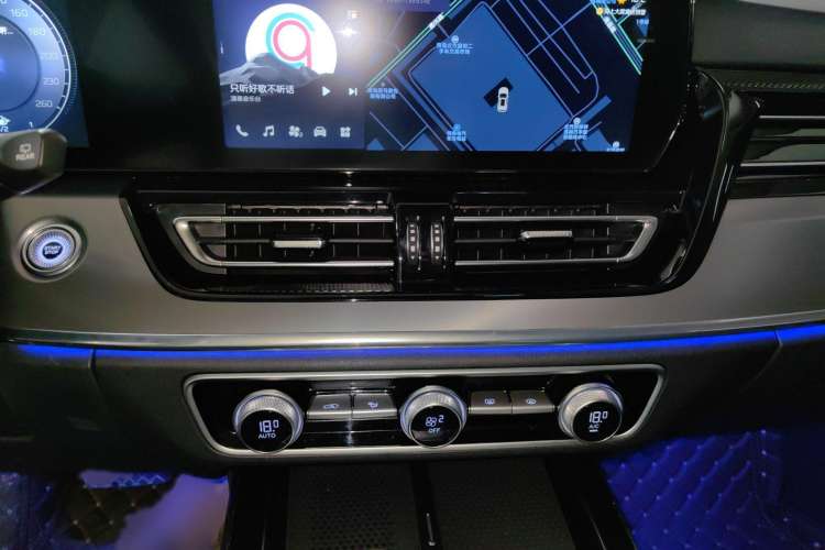 Used Hongqi HS5 2023 2.0T Qixiang Pro Edition Audio And AC Panel