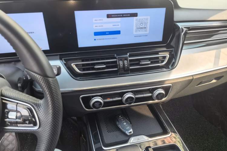 Used Hongqi HS5 2023 2.0T Qixiang Pro Edition Audio And AC Panel