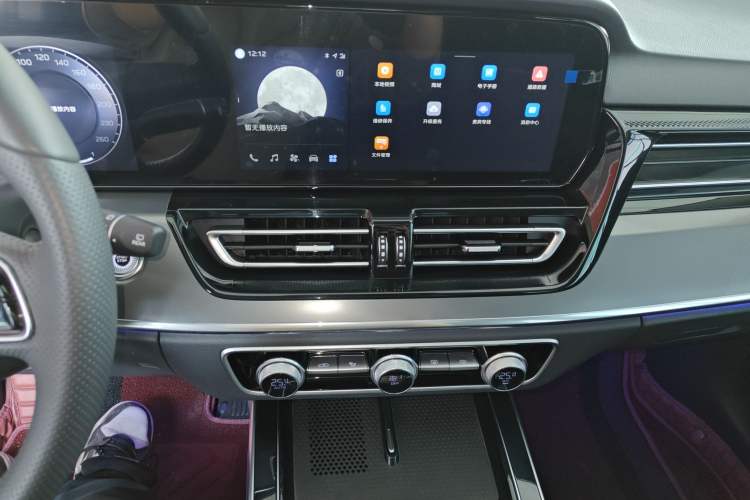 Used Hongqi HS5 2023 2.0T Qixiang Pro Edition Audio And AC Panel