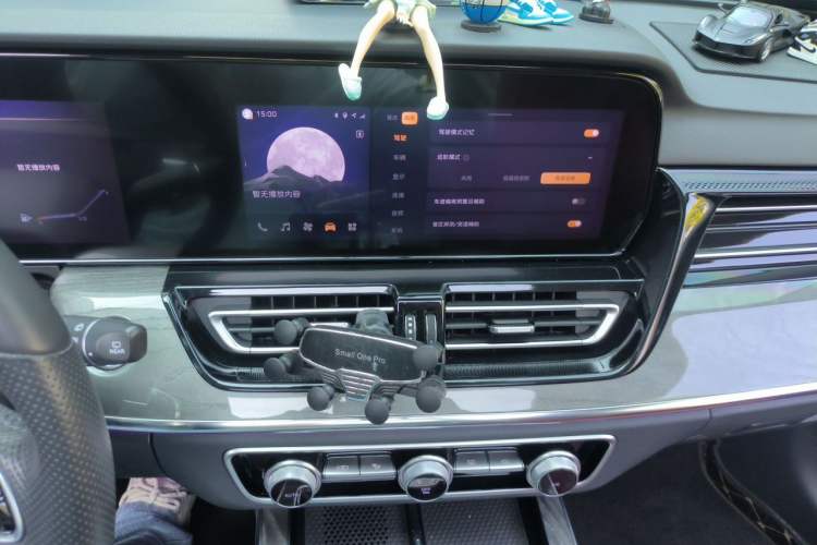 Used Hongqi HS5 2023 2.0T Four-Wheel Drive Flagship Pro Edition Audio And AC Panel