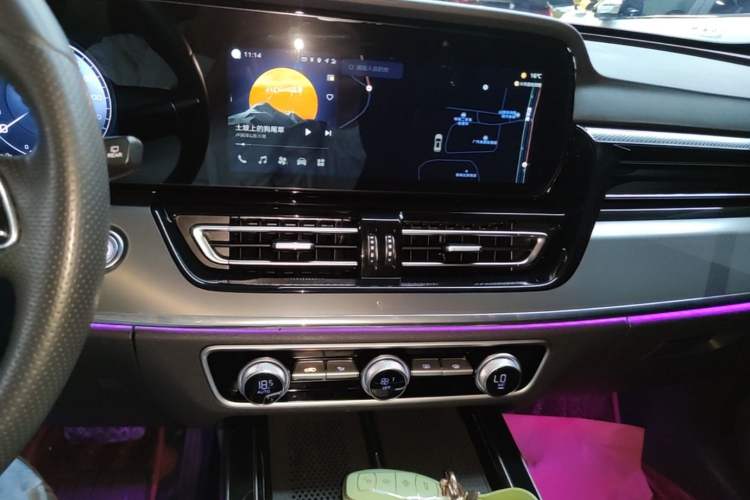 Used Hongqi HS5 2023 2.0T Four-Wheel Drive Flagship Pro Edition Audio And AC Panel