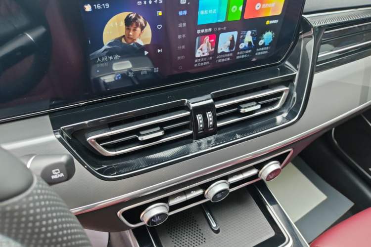 Used Hongqi HS5 2023 2.0T Four-Wheel Drive Flagship Pro Edition Audio And AC Panel