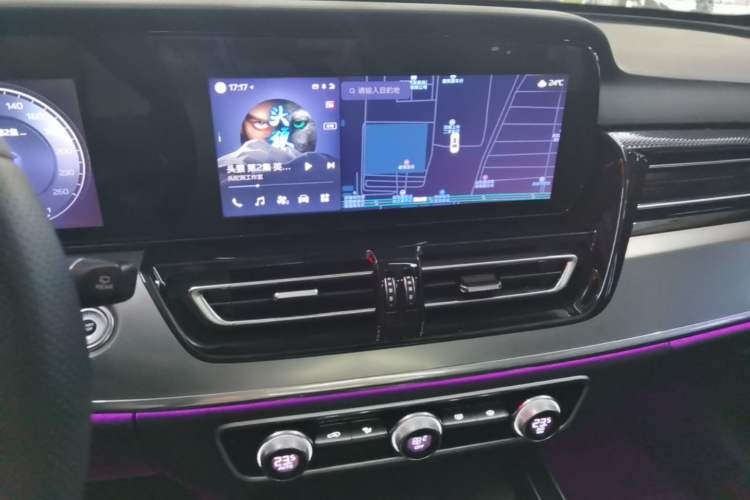 Used Hongqi HS5 2023 2.0T Qixiang Pro Edition Audio And AC Panel