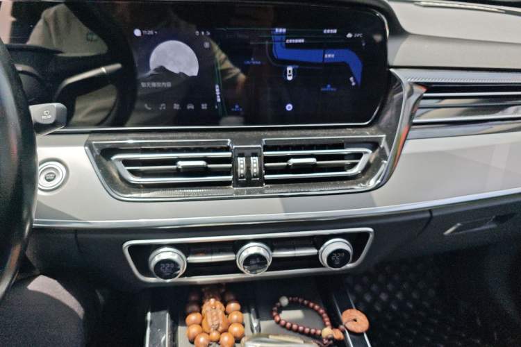 Used Hongqi HS5 2023 2.0T Four-Wheel Drive Flagship Pro Edition Audio And AC Panel