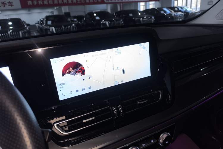 Used Hongqi HS5 2023 2.0T Four-Wheel Drive Flagship Pro Edition Audio And AC Panel