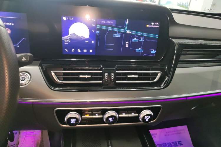 Used Hongqi HS5 2023 2.0T Qixiang Pro Edition Audio And AC Panel