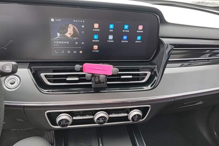Used Hongqi HS5 2023 2.0T Qixiang Pro Edition Audio And AC Panel