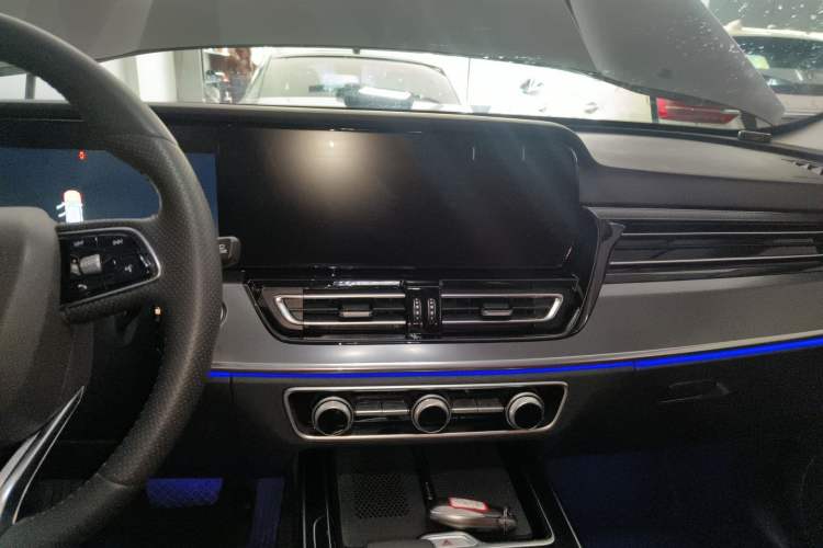 Used Hongqi HS5 2023 2.0T Qixiang Pro Edition Audio And AC Panel