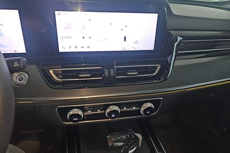 Used Hongqi HS5 2023 2.0T Qixiang Pro Edition Audio And AC Panel