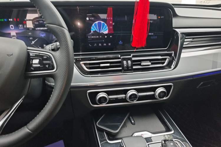 Used Hongqi HS5 2023 2.0T Qixiang Pro Edition Audio And AC Panel