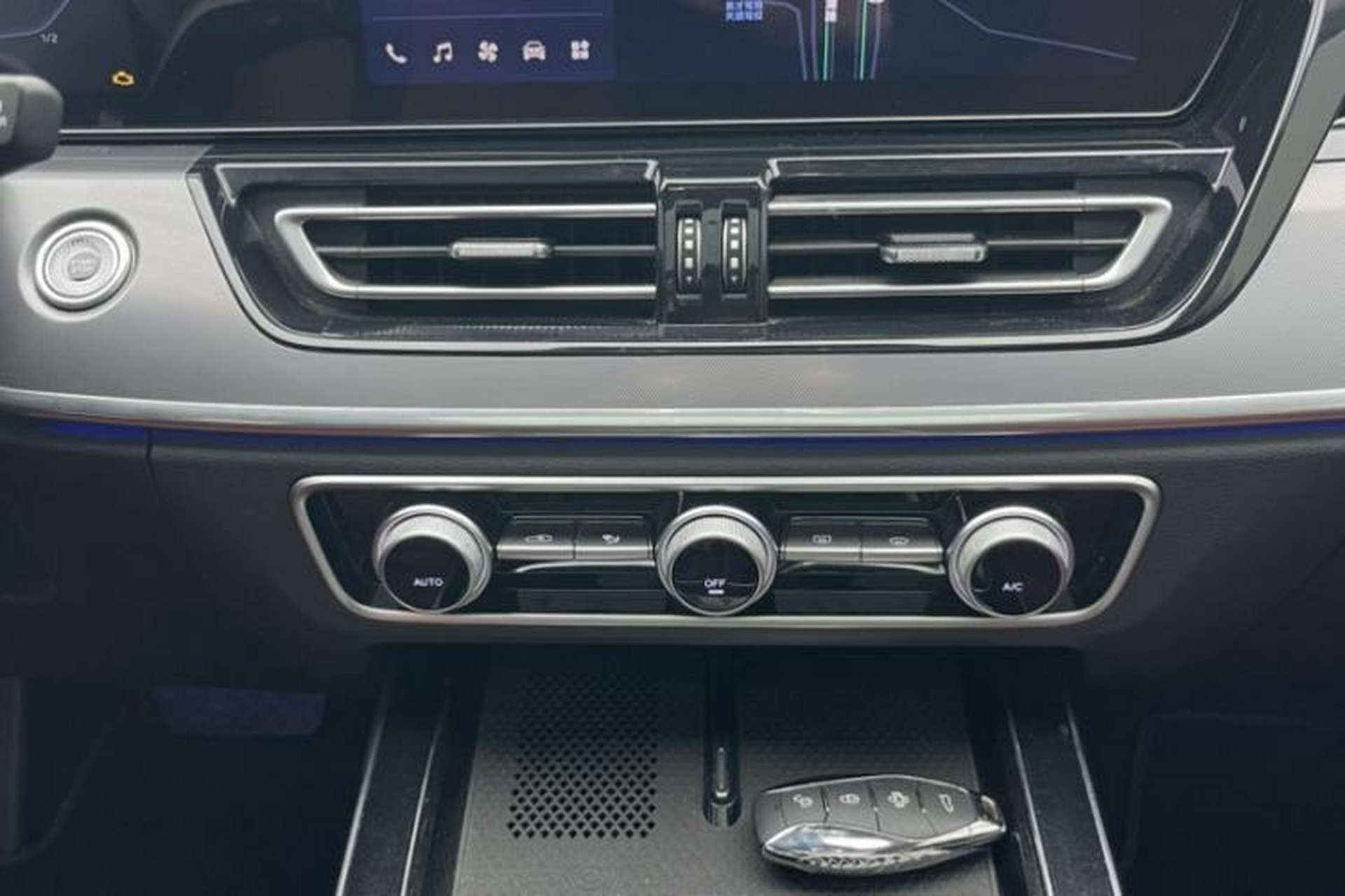 Used Hongqi HS5 2023 2.0T Qixiang Pro Edition Audio And AC Panel