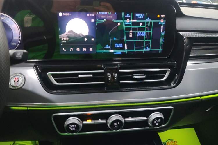 Used Hongqi HS5 2023 2.0T Four-Wheel Drive Flagship Pro Edition Audio And AC Panel