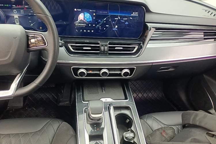 Used Hongqi HS5 2023 2.0T Four-Wheel Drive Flagship Pro Edition Audio And AC Panel