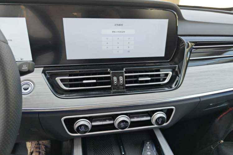 Used Hongqi HS5 2023 2.0T Four-Wheel Drive Flagship Pro Edition Audio And AC Panel