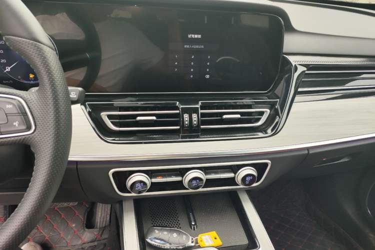 Used Hongqi HS5 2023 2.0T Four-Wheel Drive Flagship Pro Edition Audio And AC Panel
