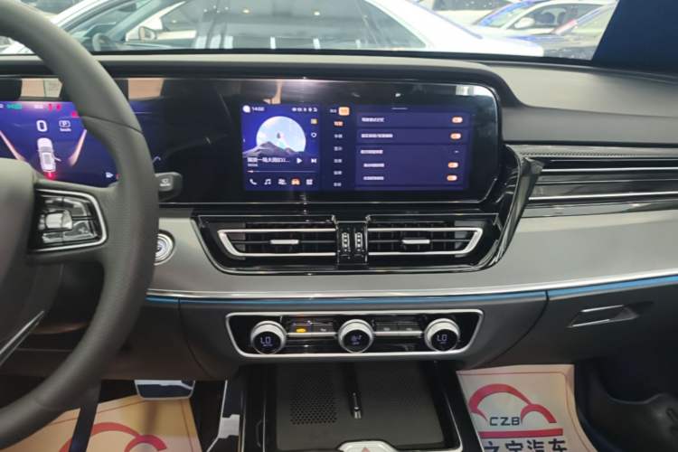 Used Hongqi HS5 2023 2.0T Qixiang Pro Edition Audio And AC Panel
