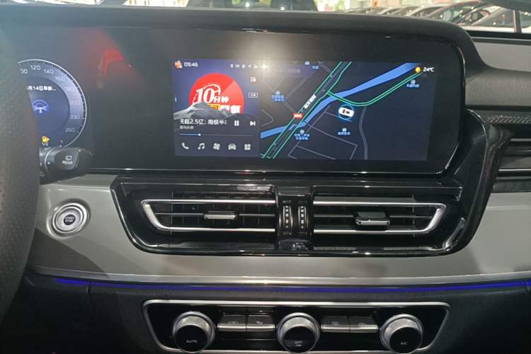Used Hongqi HS5 2023 2.0T Qixiang Pro Edition Audio And AC Panel