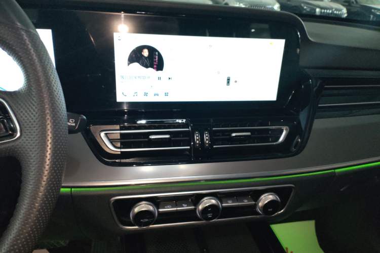 Used Hongqi HS5 2023 2.0T Four-Wheel Drive Flagship Pro Edition Audio And AC Panel