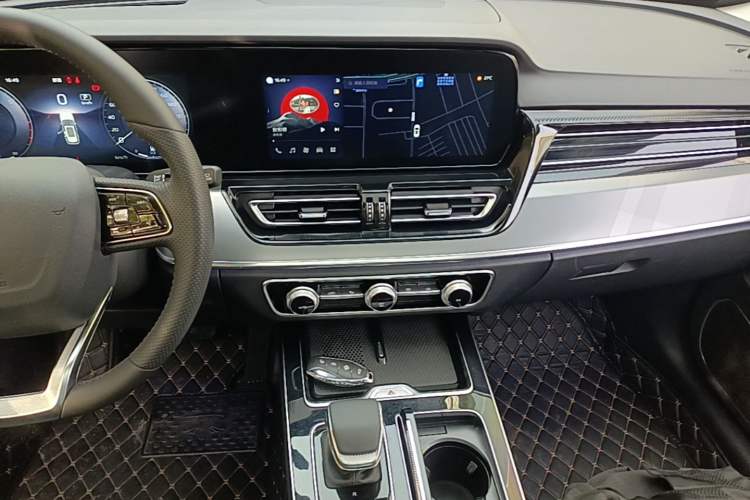 Used Hongqi HS5 2023 2.0T Four-Wheel Drive Flagship Pro Edition Audio And AC Panel