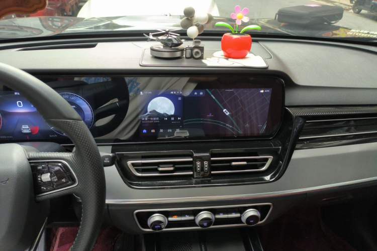 Used Hongqi HS5 2023 2.0T Qixiang Pro Edition Audio And AC Panel