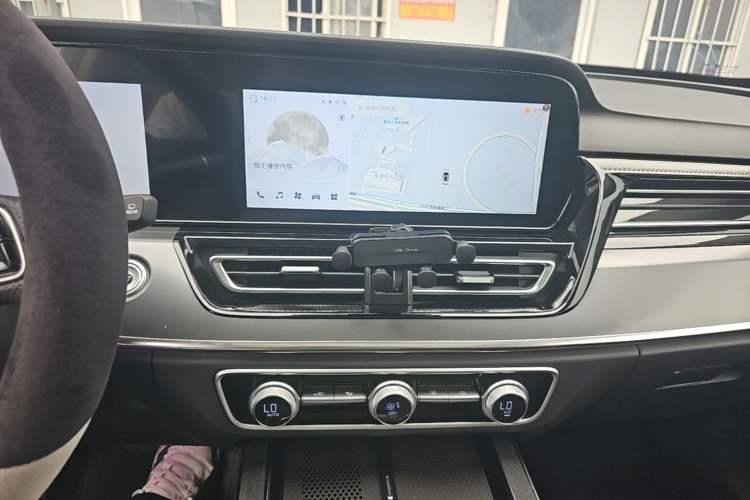 Used Hongqi HS5 2023 2.0T Qixiang Pro Edition Audio And AC Panel