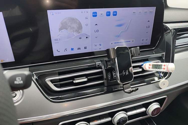 Used Hongqi HS5 2023 2.0T Four-Wheel Drive Flagship Pro Edition Audio And AC Panel