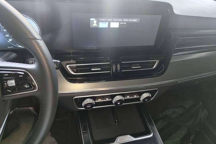 Used Hongqi HS5 2023 2.0T Four-Wheel Drive Flagship Pro Edition Audio And AC Panel