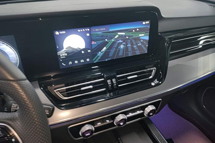Used Hongqi HS5 2023 2.0T Qixiang Pro Edition Audio And AC Panel