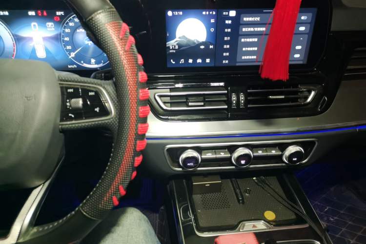 Used Hongqi HS5 2023 2.0T Qixiang Pro Edition Audio And AC Panel