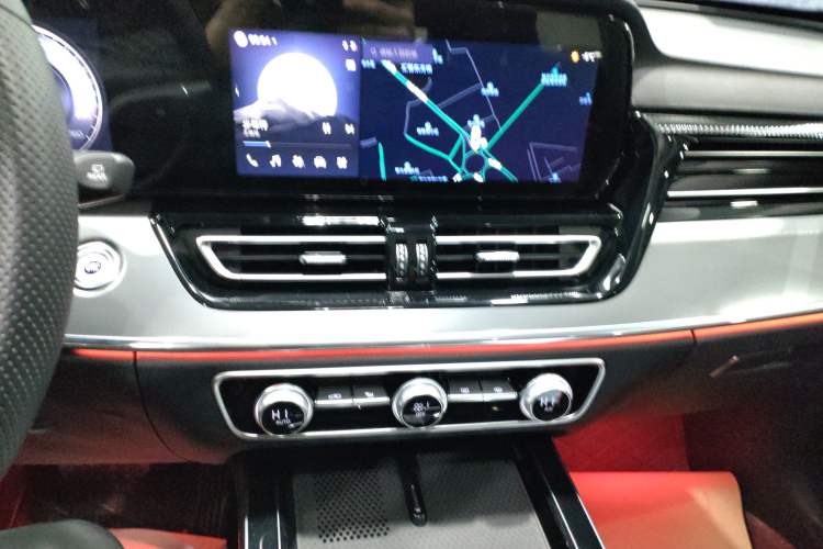 Used Hongqi HS5 2023 2.0T Four-Wheel Drive Flagship Pro Edition Audio And AC Panel