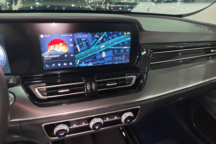 Used Hongqi HS5 2023 2.0T Qixiang Pro 500 000th Unit Commemorative Edition Audio And AC Panel
