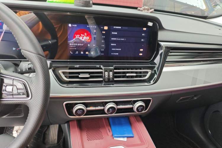 Used Hongqi HS5 2023 2.0T Qixiang Pro Edition Audio And AC Panel