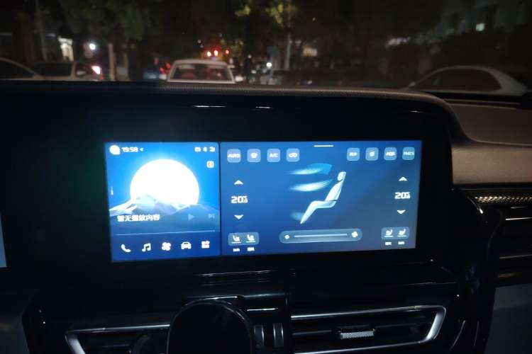 Used Hongqi HS5 2023 2.0T Qixiang Pro Edition Audio And AC Panel