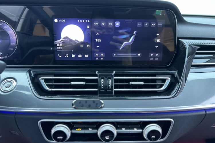 Used Hongqi HS5 2023 2.0T Qixiang Pro Edition Audio And AC Panel