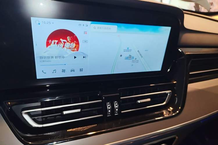 Used Hongqi HS5 2023 2.0T Qixiang Pro Edition Audio And AC Panel