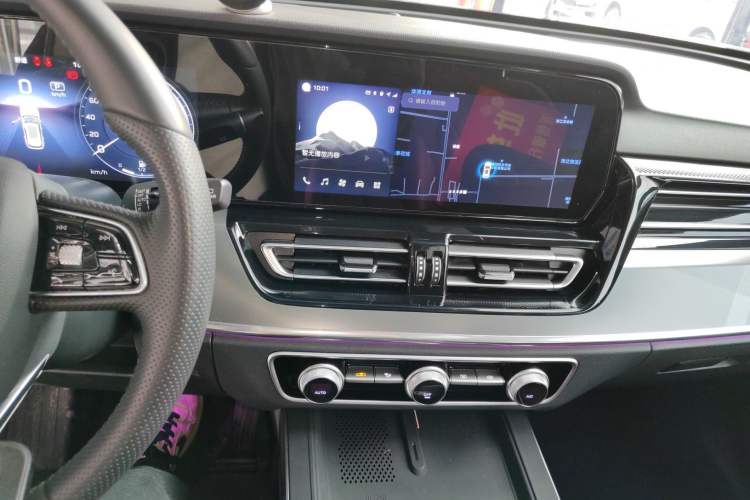 Used Hongqi HS5 2023 2.0T Qixiang Pro Edition Audio And AC Panel