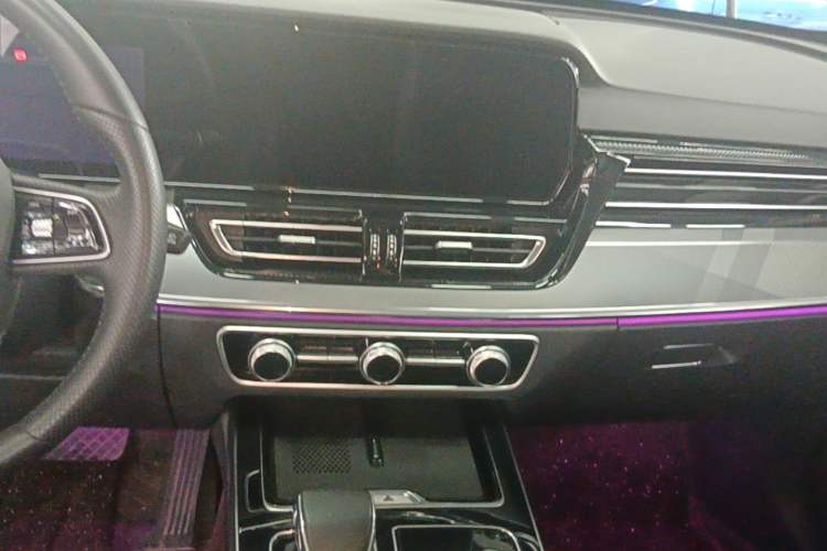 Used Hongqi HS5 2023 2.0T Qixiang Pro Edition Audio And AC Panel