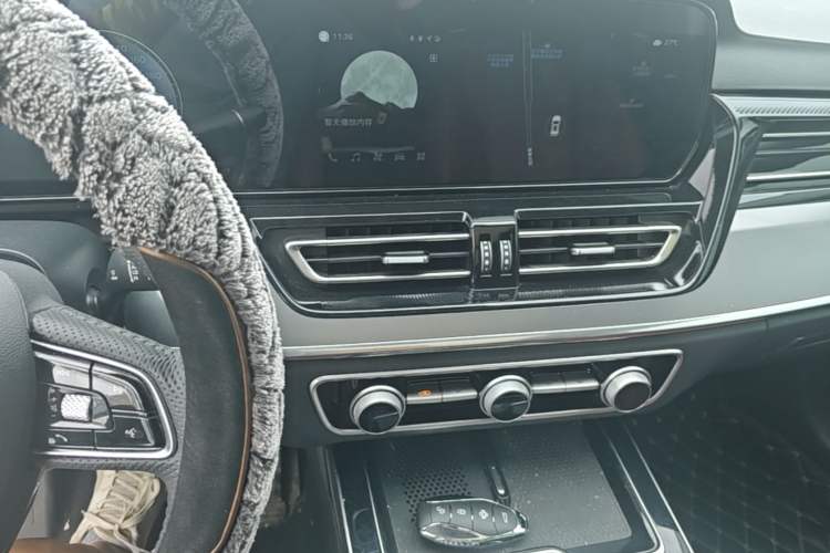 Used Hongqi HS5 2023 2.0T Four-Wheel Drive Flagship Pro Edition Audio And AC Panel
