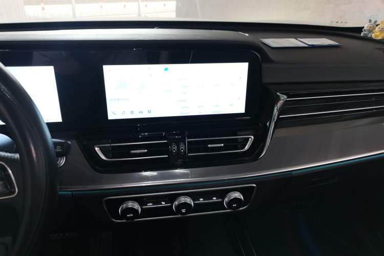 Used Hongqi HS5 2023 2.0T Qixiang Pro Edition Audio And AC Panel