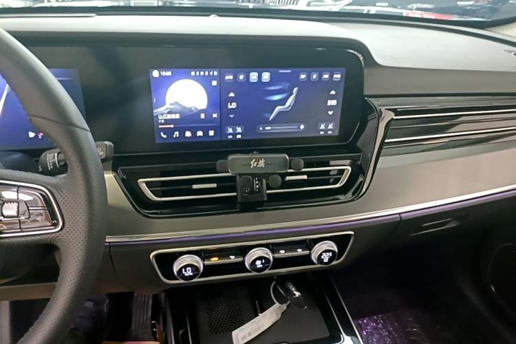 Used Hongqi HS5 2023 2.0T Qixiang Pro Edition Audio And AC Panel