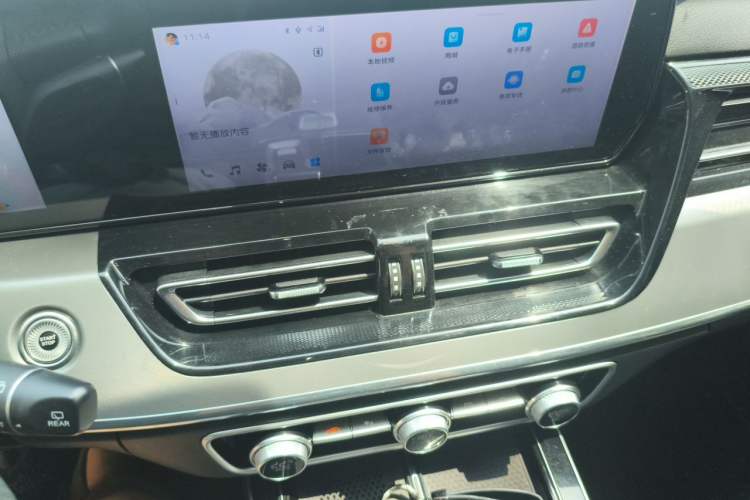 Used Hongqi HS5 2023 2.0T Four-Wheel Drive Flagship Pro Edition Audio And AC Panel