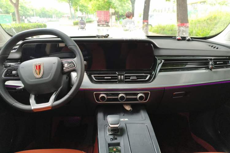 Used Hongqi HS5 2023 2.0T Qixiang Pro Edition Center Console