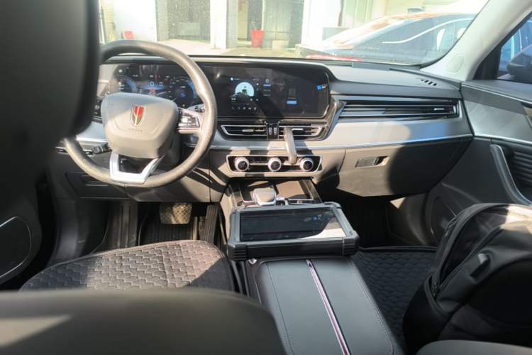 Used Hongqi HS5 2023 2.0T Four-Wheel Drive Flagship Pro Edition Center Console