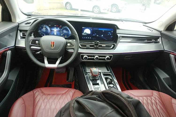 Used Hongqi HS5 2023 2.0T Qixiang Pro Edition Center Console