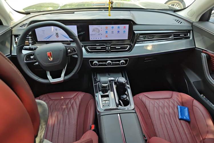 Used Hongqi HS5 2023 2.0T Four-Wheel Drive Flagship Pro Edition Center Console