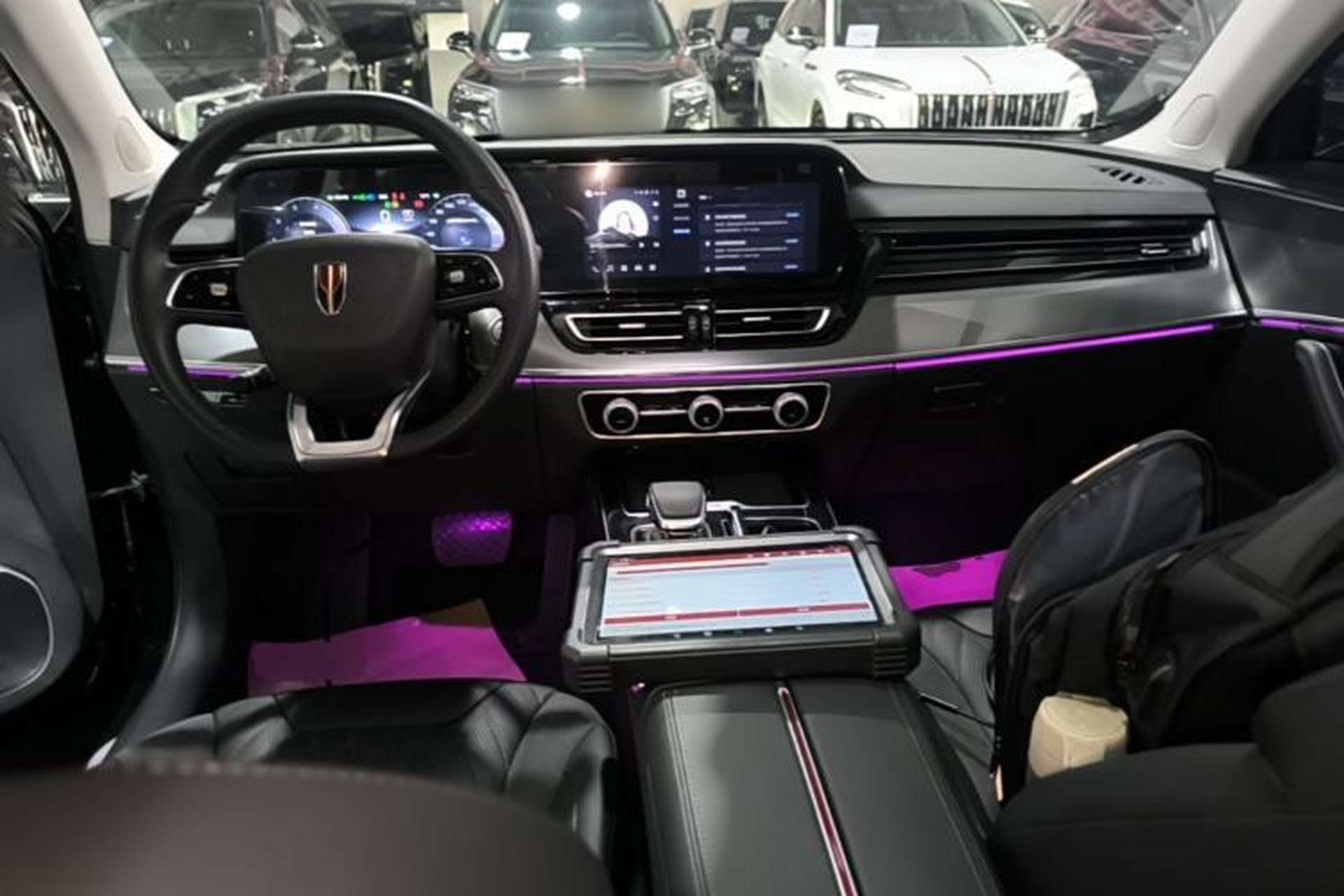 Used Hongqi HS5 2023 2.0T Qixiang Pro Edition Center Console