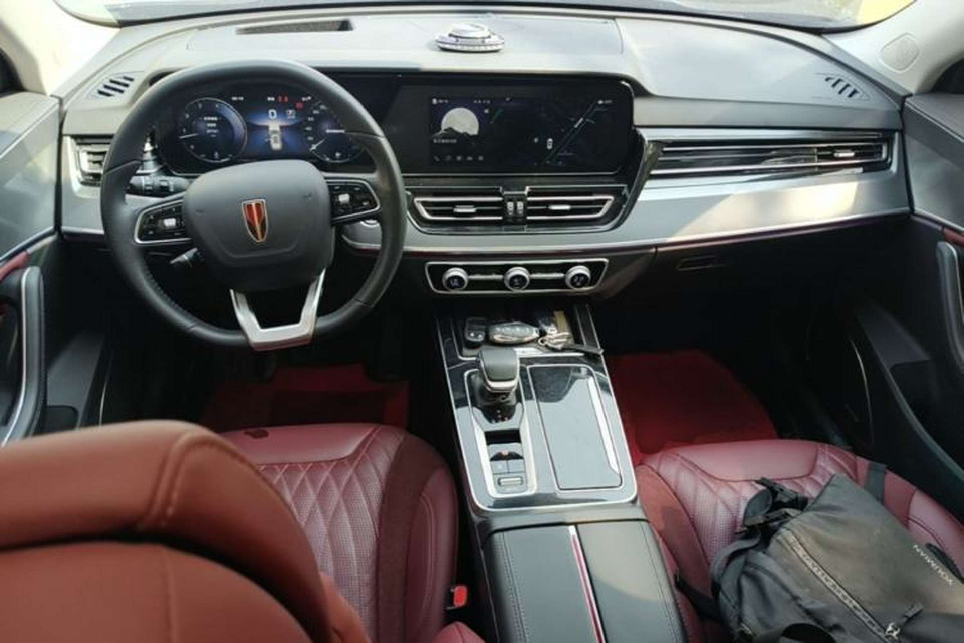 Used Hongqi HS5 2023 2.0T Qixiang Pro Edition Center Console