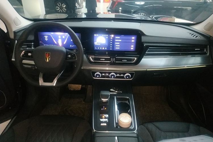 Used Hongqi HS5 2023 2.0T Four-Wheel Drive Flagship Pro Edition Center Console