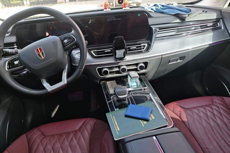 Used Hongqi HS5 2023 2.0T Qixiang Pro 500 000th Unit Commemorative Edition Center Console