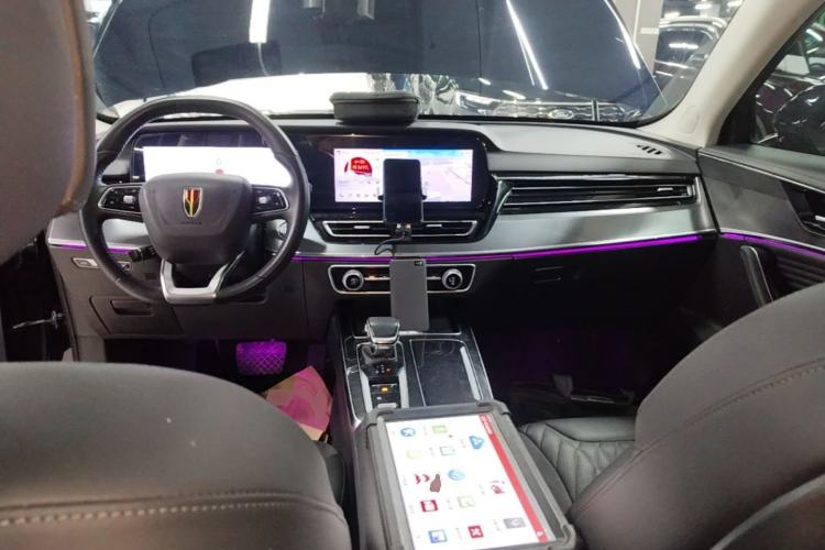 Used Hongqi HS5 2023 2.0T Qixiang Pro Edition Center Console